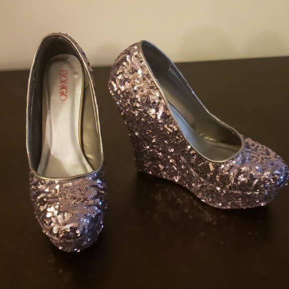 Shoes - Picture 2 of 4